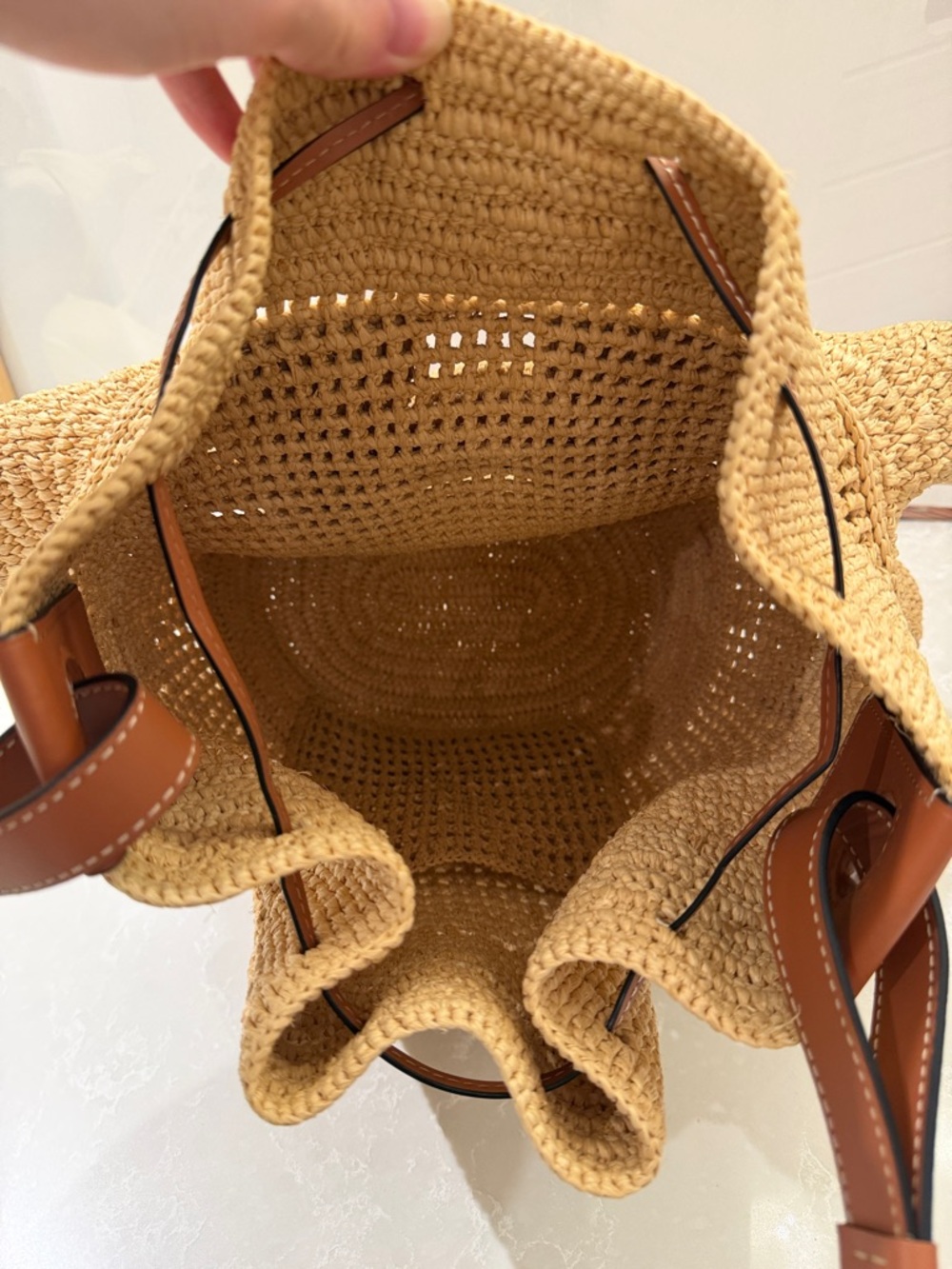 Loewe raffia Ruffled Bucket Bag with Leather handle - Picture 9 of 11